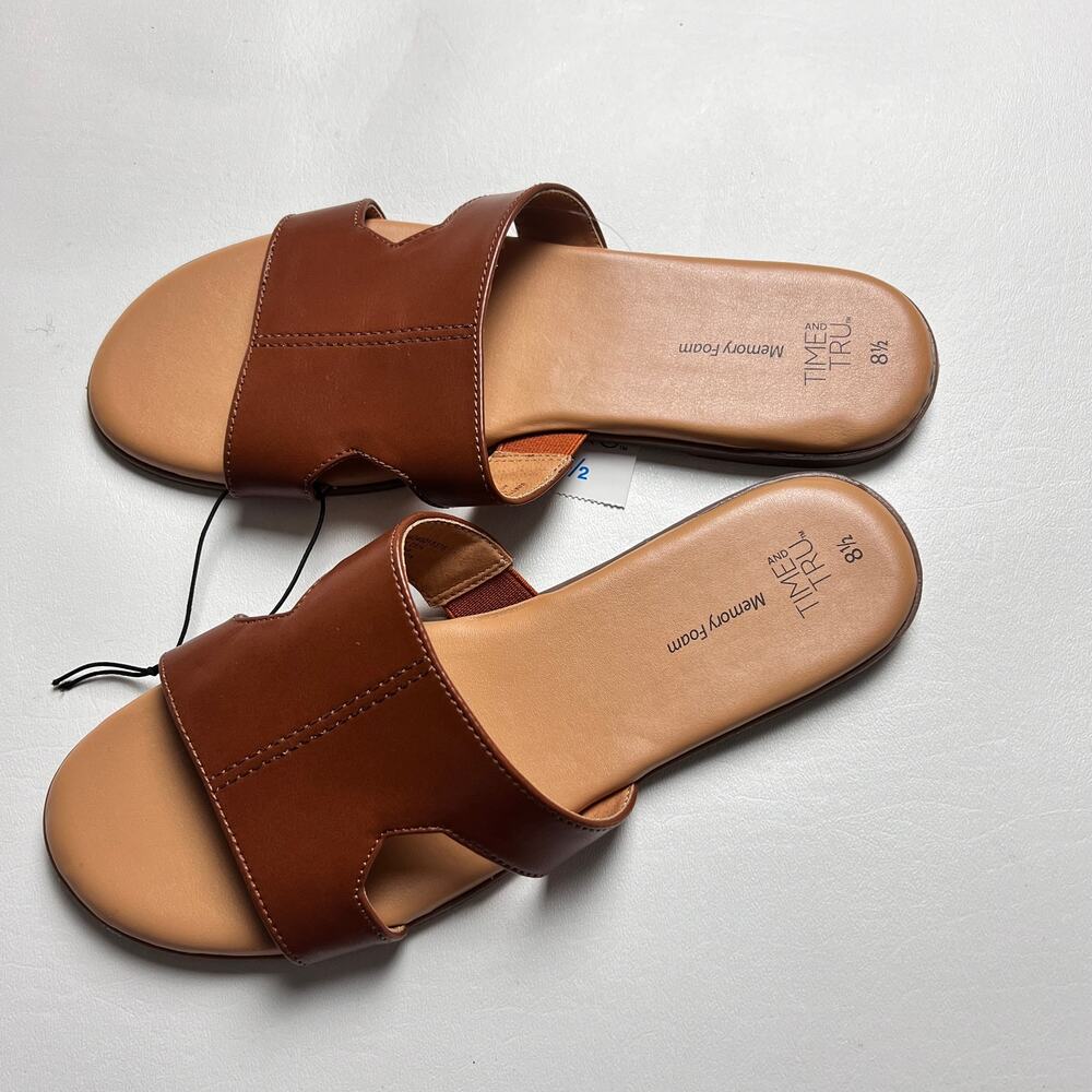 Time and Tru Women's Slip On Low Heel Sandals NWT Sz 8.5